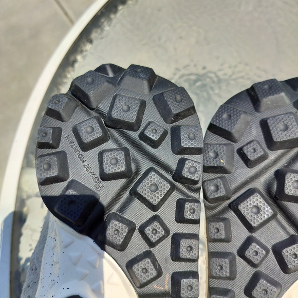 Stylish Men's Athletic Shoes in Black and Tan - Picture 10 of 15